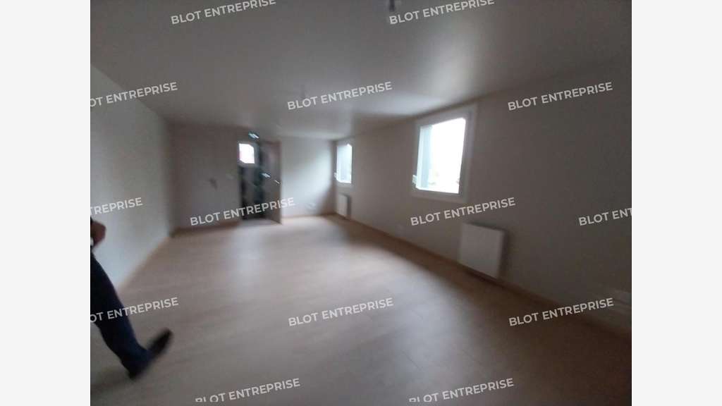 A louer plateau de bureaux rénovés 60m² à Quévert