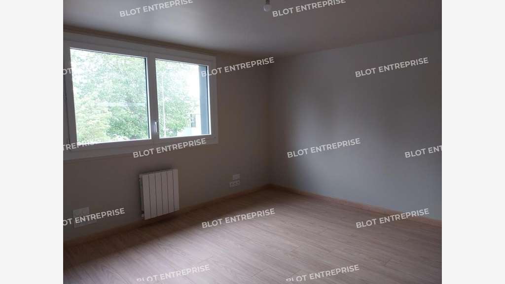 A louer plateau de bureaux rénovés 60m² à Quévert