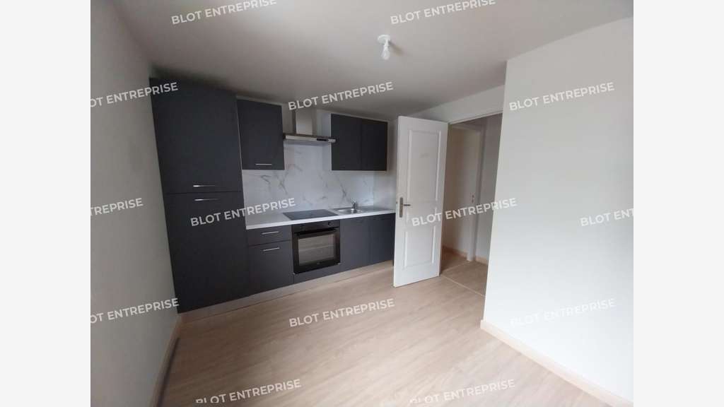 A louer plateau de bureaux rénovés 60m² à Quévert