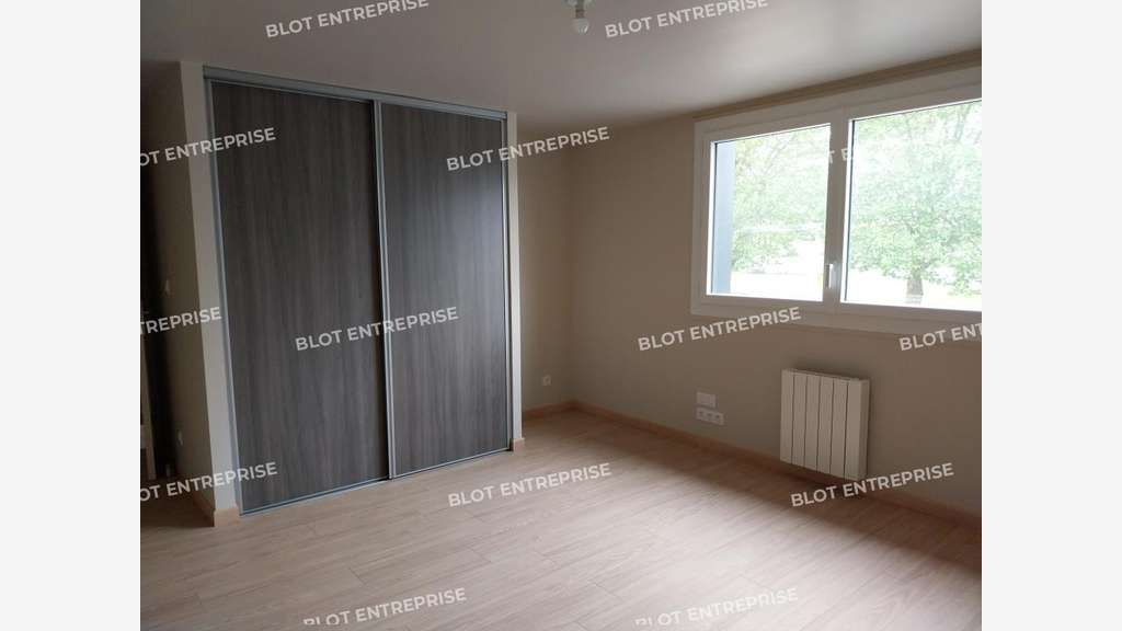 A louer plateau de bureaux rénovés 60m² à Quévert