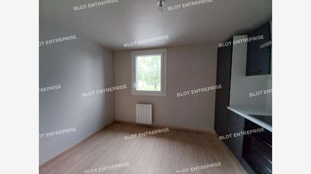A louer plateau de bureaux rénovés 60m² à Quévert