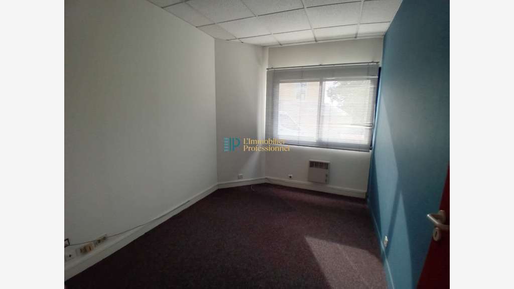 Bureaux 120m² sur 1384m² à louer à Quimper Sud
