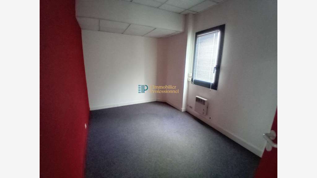 Bureaux 120m² sur 1384m² à louer à Quimper Sud