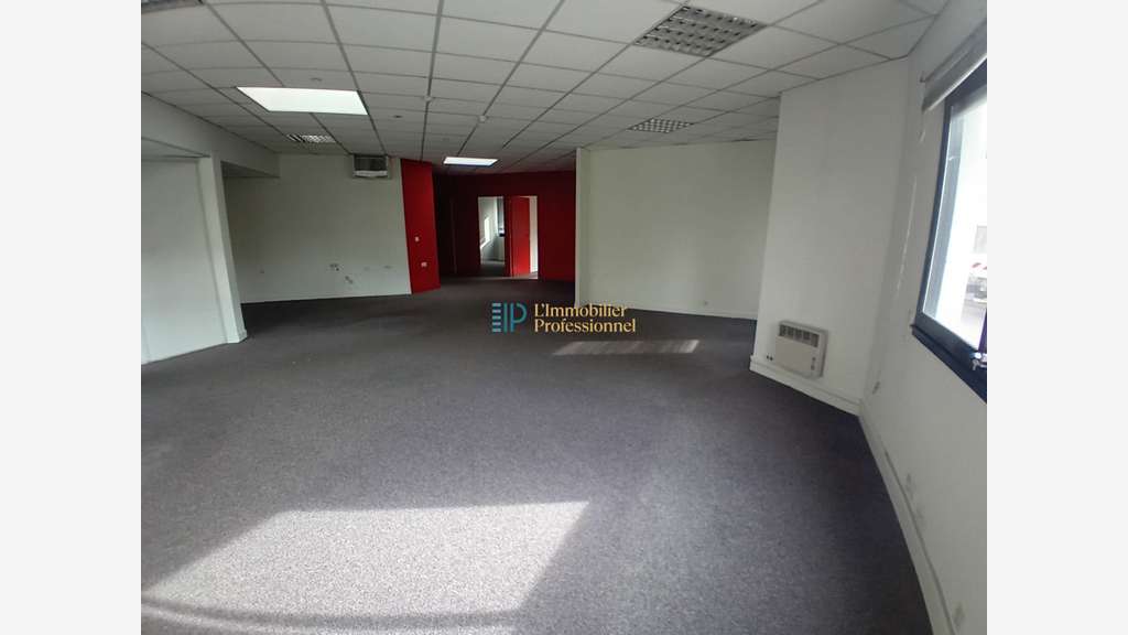 Bureaux 120m² sur 1384m² à louer à Quimper Sud