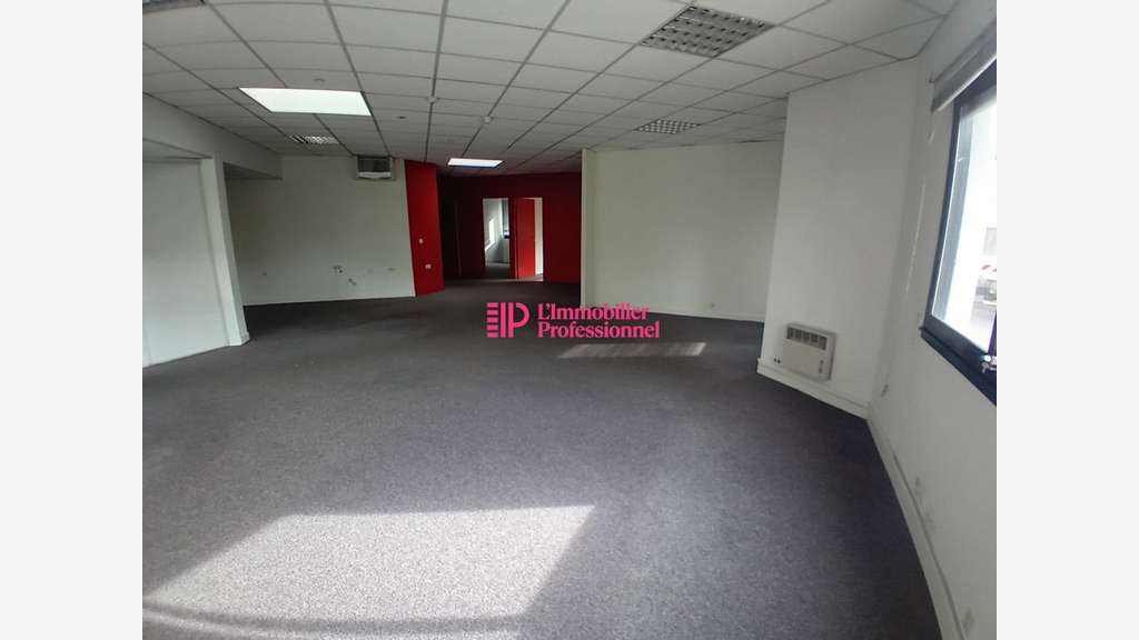 Bureaux 120m² sur 1384m² à louer à Quimper Sud