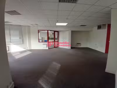 Bureaux 120m² sur 1384m² à louer à Quimper Sud