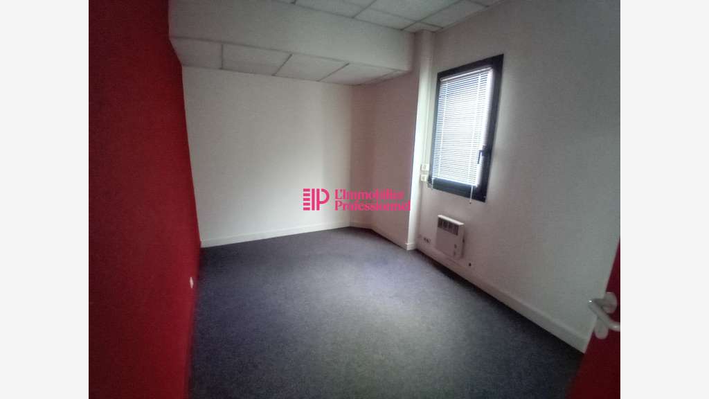 Bureaux 120m² sur 1384m² à louer à Quimper Sud