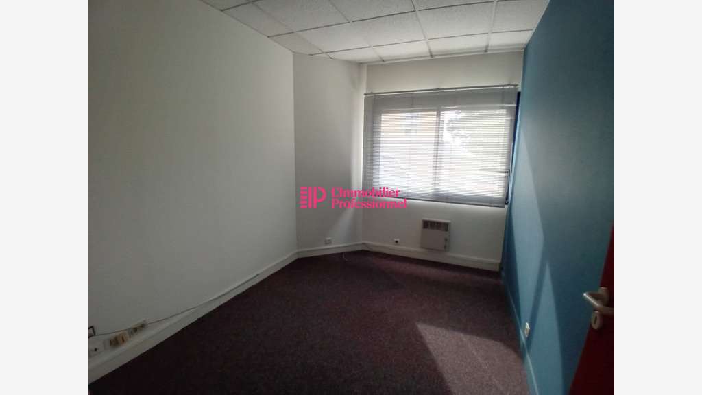Bureaux 120m² sur 1384m² à louer à Quimper Sud