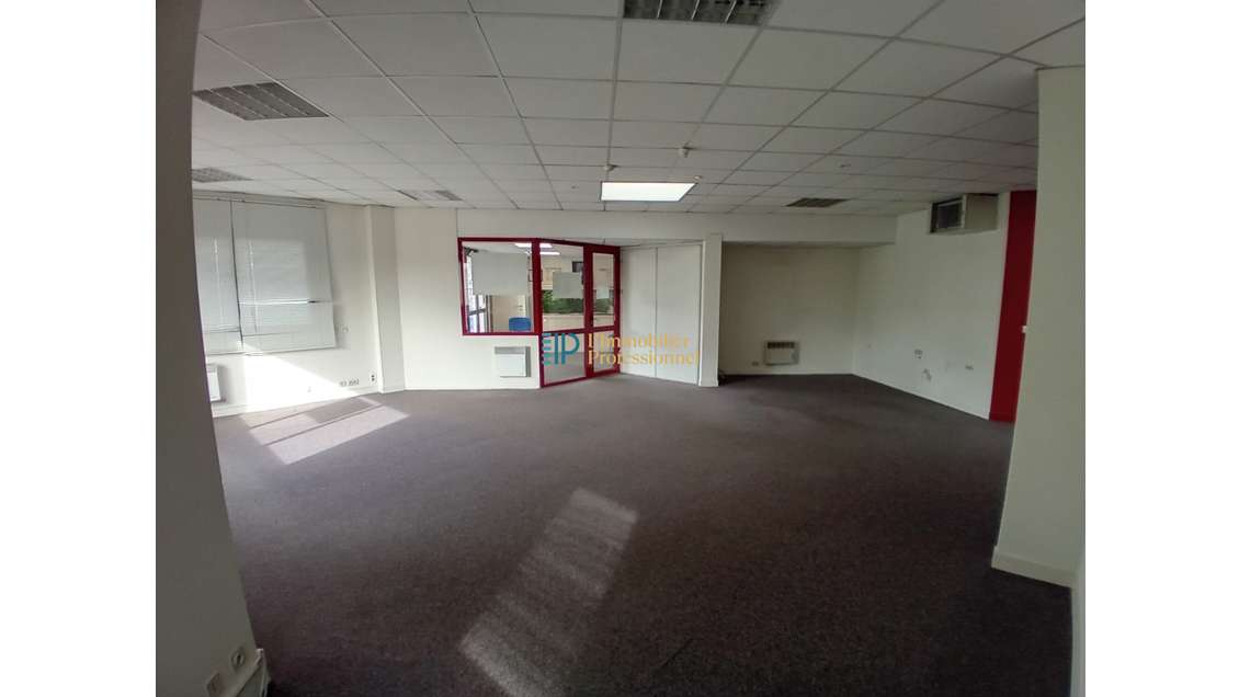 Bureaux 120m² sur 1384m² à louer à Quimper Sud