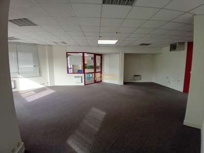 Bureaux 120m² sur 1384m² à louer à Quimper Sud