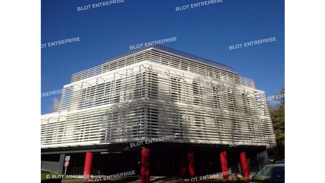 A louer bureaux brut de béton 72m² R+2 à Quimper