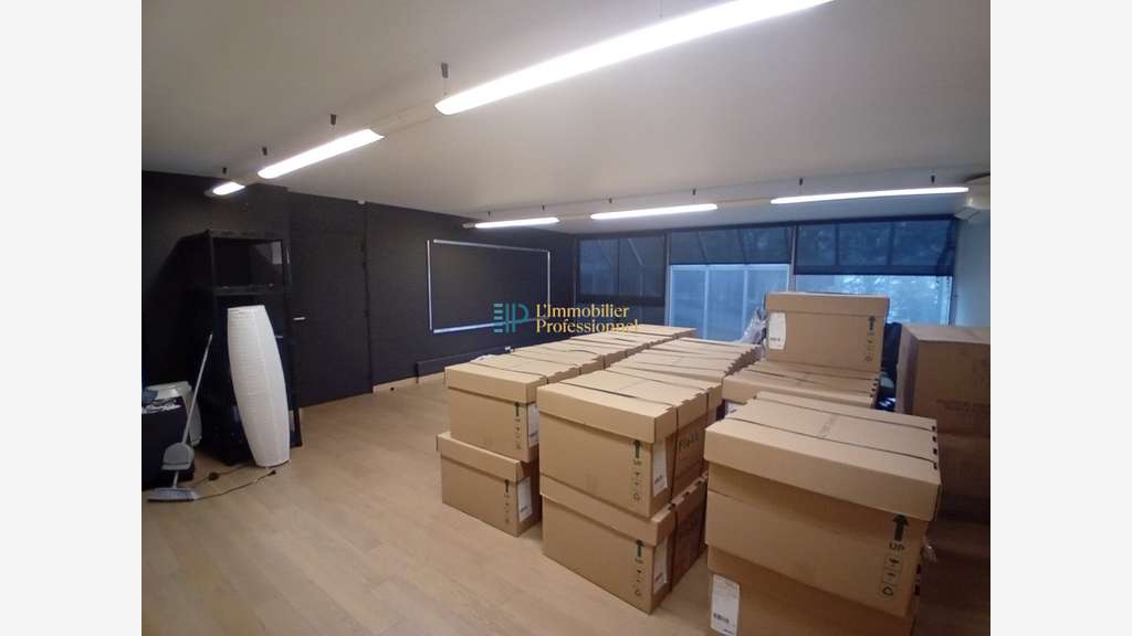 A louer bureaux 600m² visible rocade à Quimper
