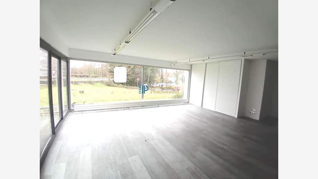 A louer bureaux 600m² visible rocade à Quimper