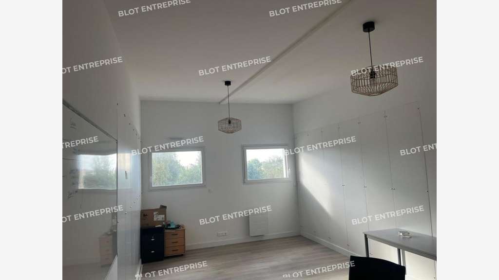 A louer bureaux récents 25m² à Quimper