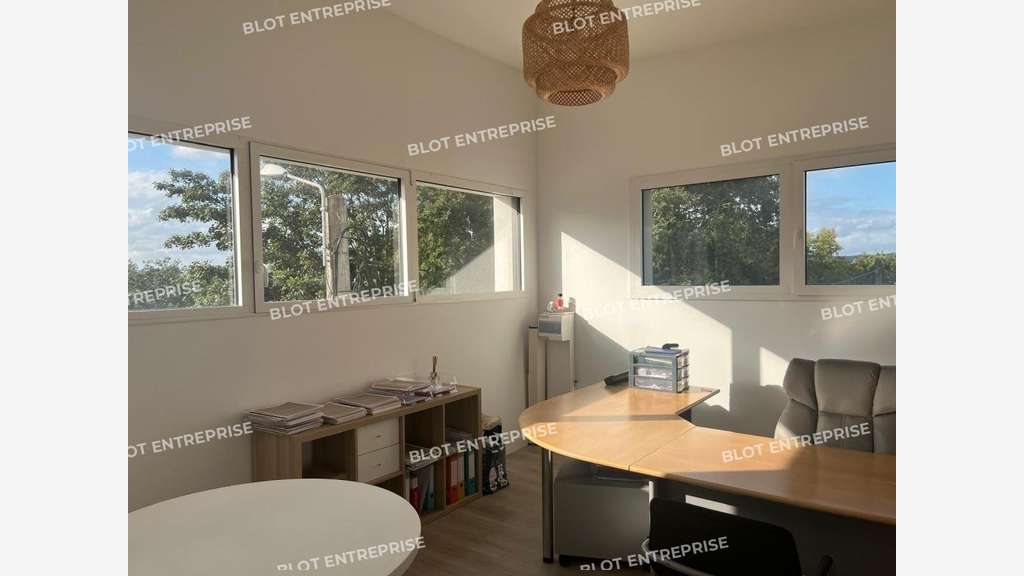 A louer bureaux récents 25m² à Quimper