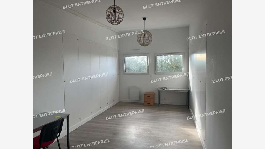 A louer bureaux récents 25m² à Quimper