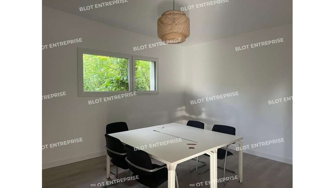 A louer bureaux récents 25m² à Quimper