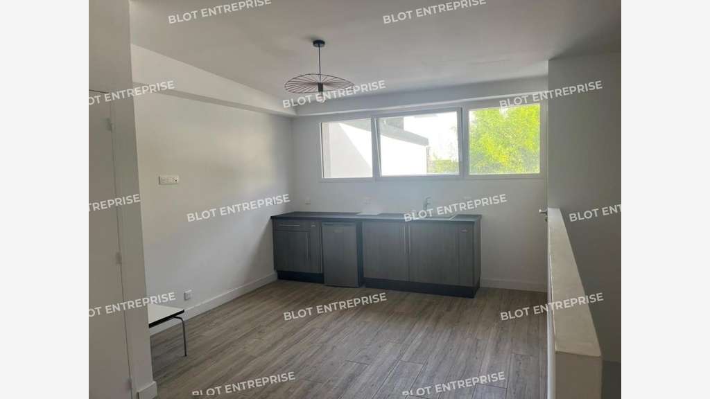 A louer bureaux récents 25m² à Quimper