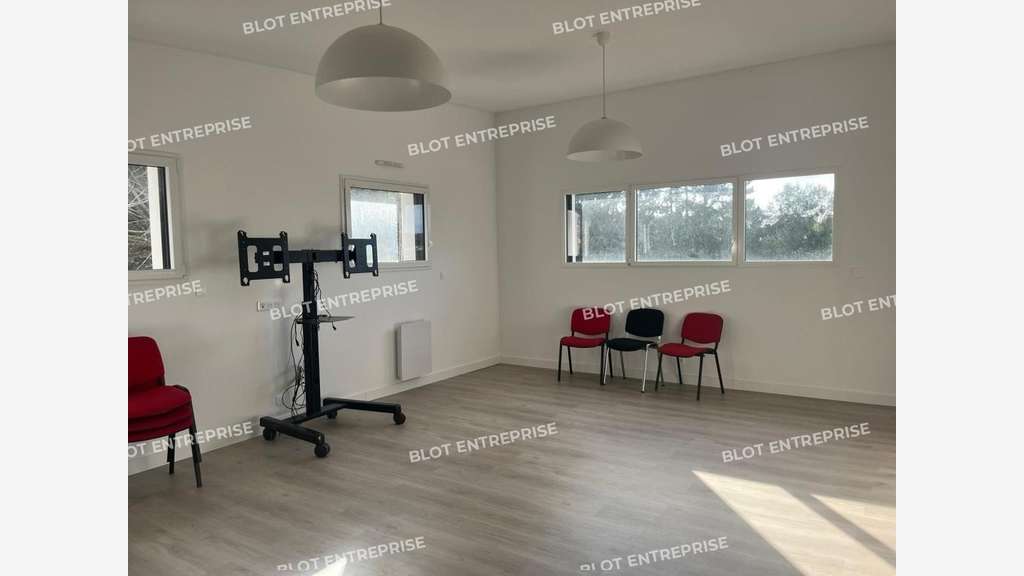 A louer bureaux récents 25m² à Quimper
