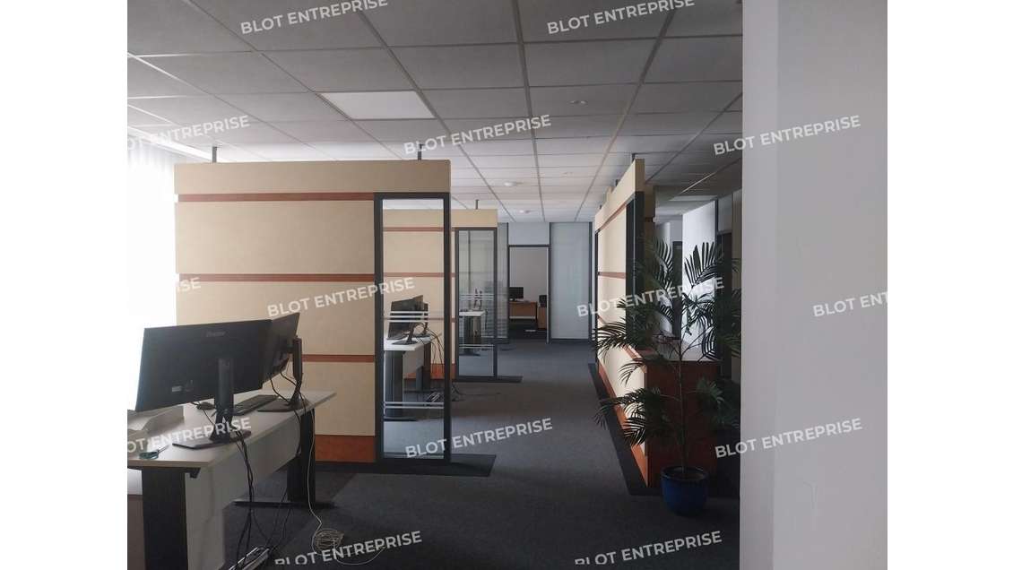 A louer bureaux 300m² belle visibilité à Quimper