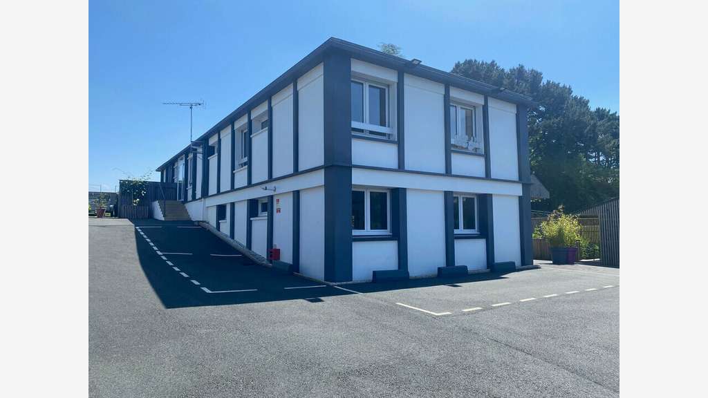 Bâtiment indépendant 200m² à louer à Quimper