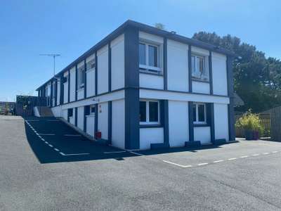 Bâtiment indépendant 200m² à louer à Quimper