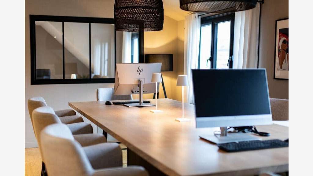 AV bureaux 80m² lumineux et rénovés centre Quimper