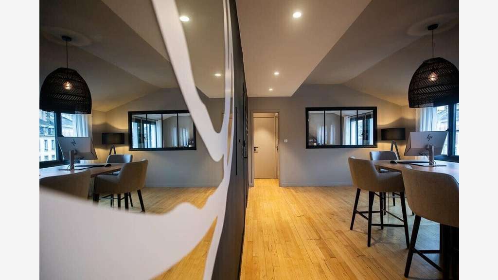 AV bureaux 80m² lumineux et rénovés centre Quimper