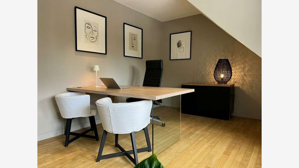 AV bureaux 80m² lumineux et rénovés centre Quimper