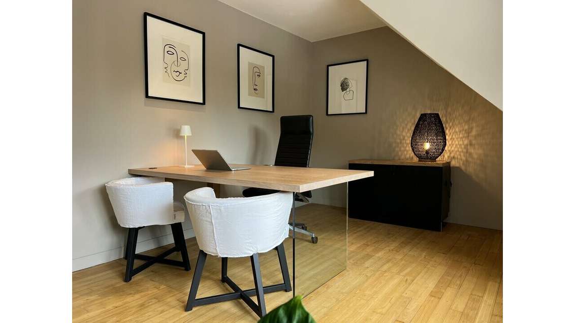 AV bureaux 80m² lumineux et rénovés centre Quimper