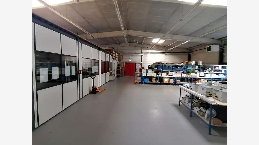 A louer bâtiment d'activité 1300m² à Quimper