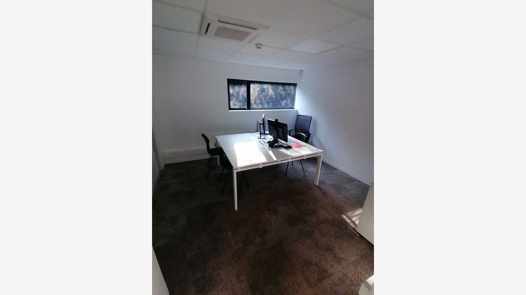 A louer bâtiment d'activité 1300m² à Quimper