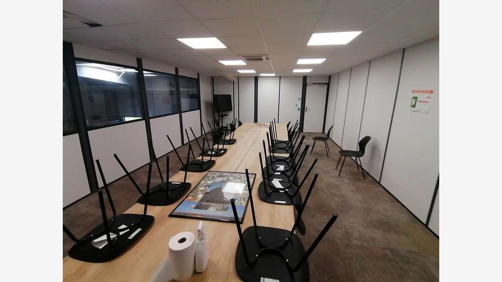 A louer bâtiment d'activité 1300m² à Quimper