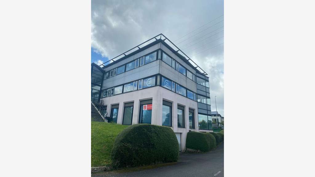 A louer bureaux 275m² proche RN165  à Quimper