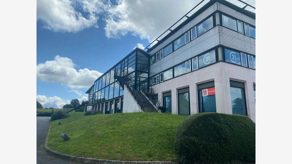 A louer bureaux 275m² proche RN165  à Quimper