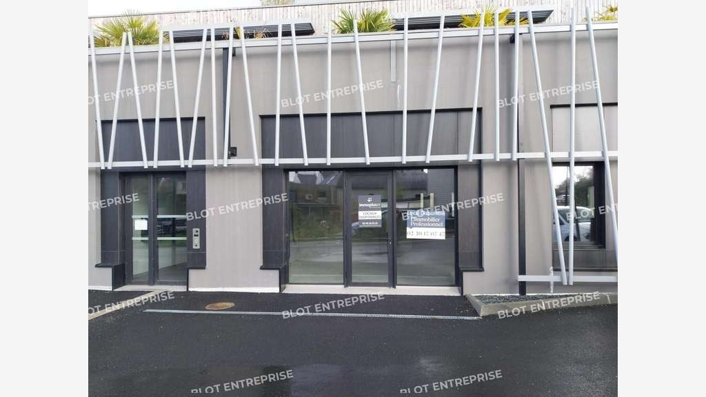 A louer bureaux 67m² R+1 belle visibilité Quimper