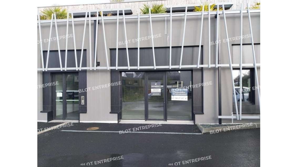 A louer bureaux 67m² R+1 belle visibilité Quimper