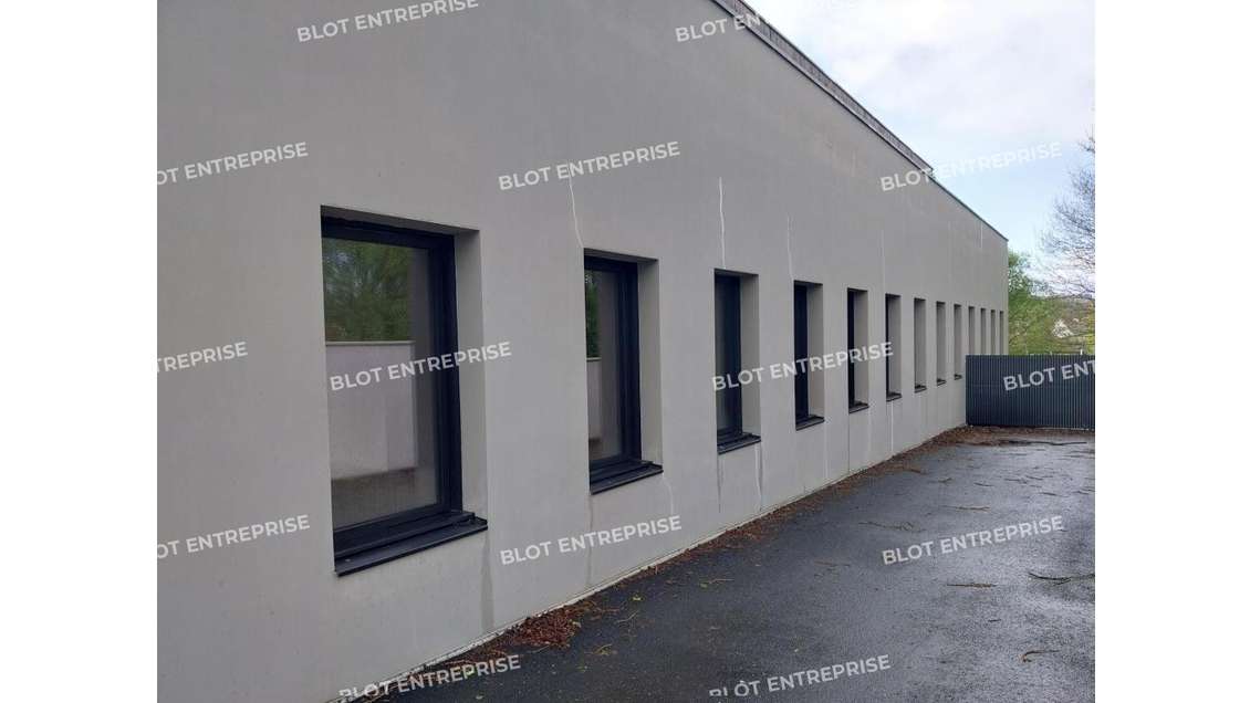 A louer bureaux 82m² belle visibilité à Quimper