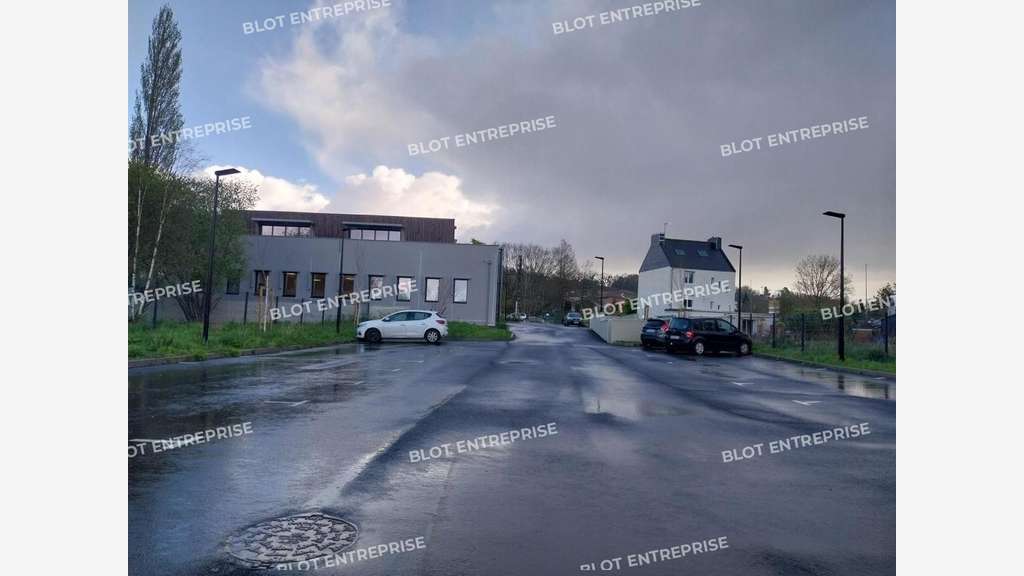 A louer bureaux 45m² R+1 belle visibilité Quimper