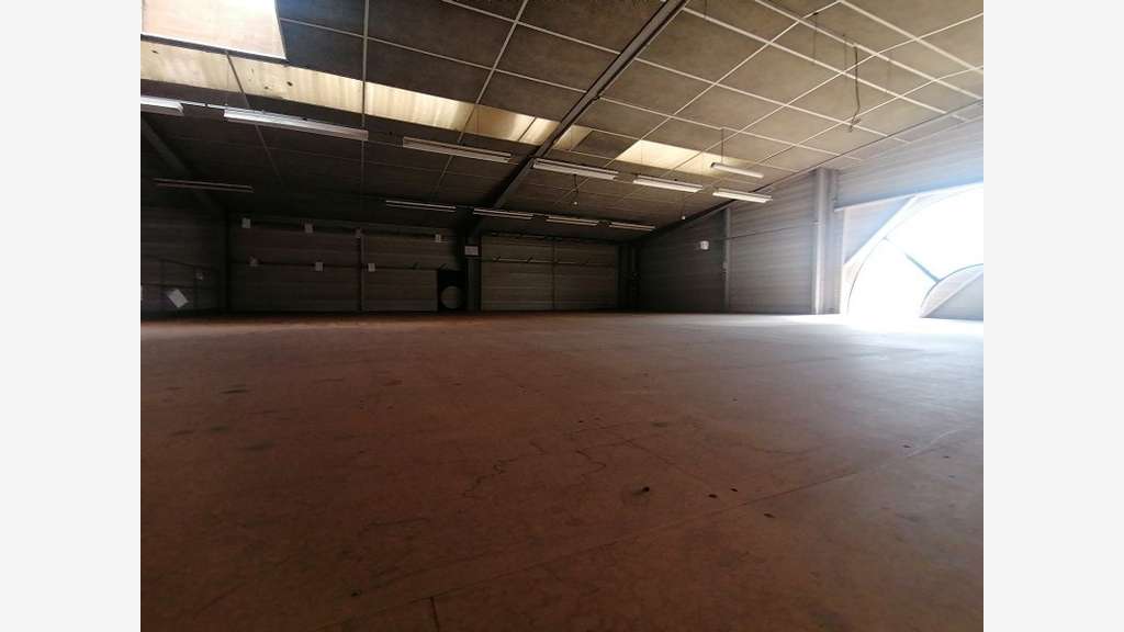 A louer bâtiment d'activité 730m² à Saint Evarzec