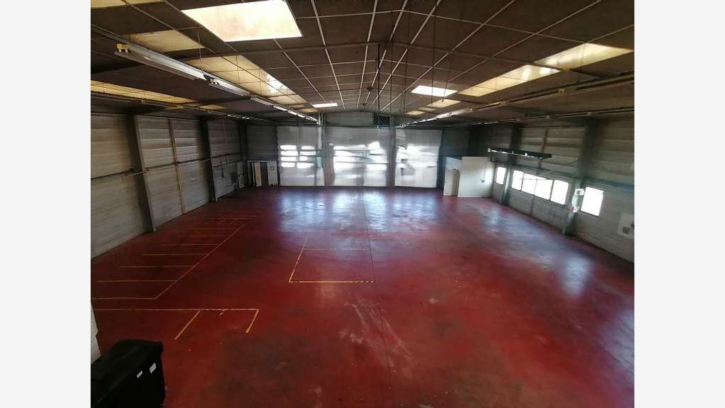 A louer bâtiment d'activité 730m² à Saint Evarzec