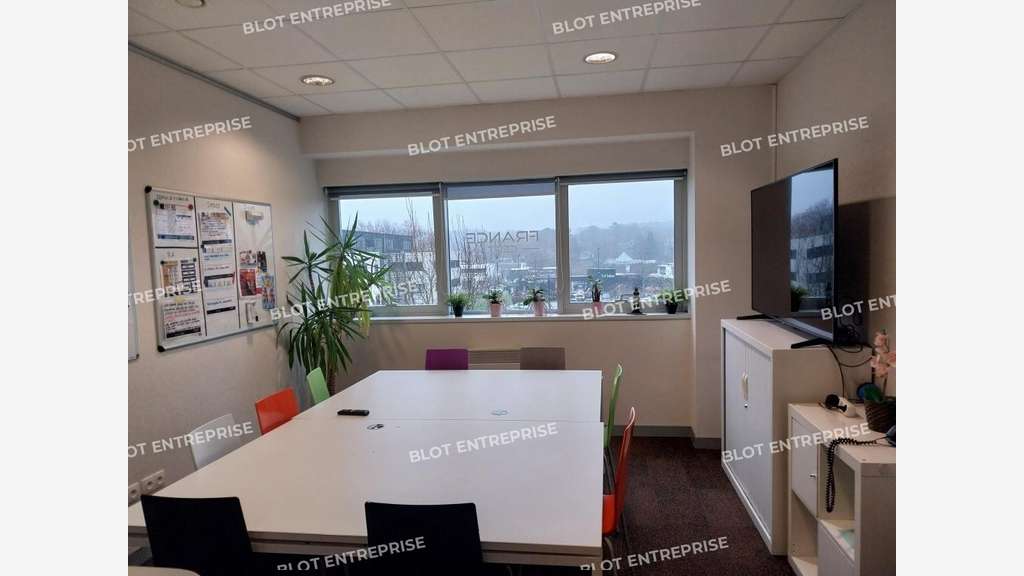 A louer bureaux de 160m² au 2ème étage à Quimper