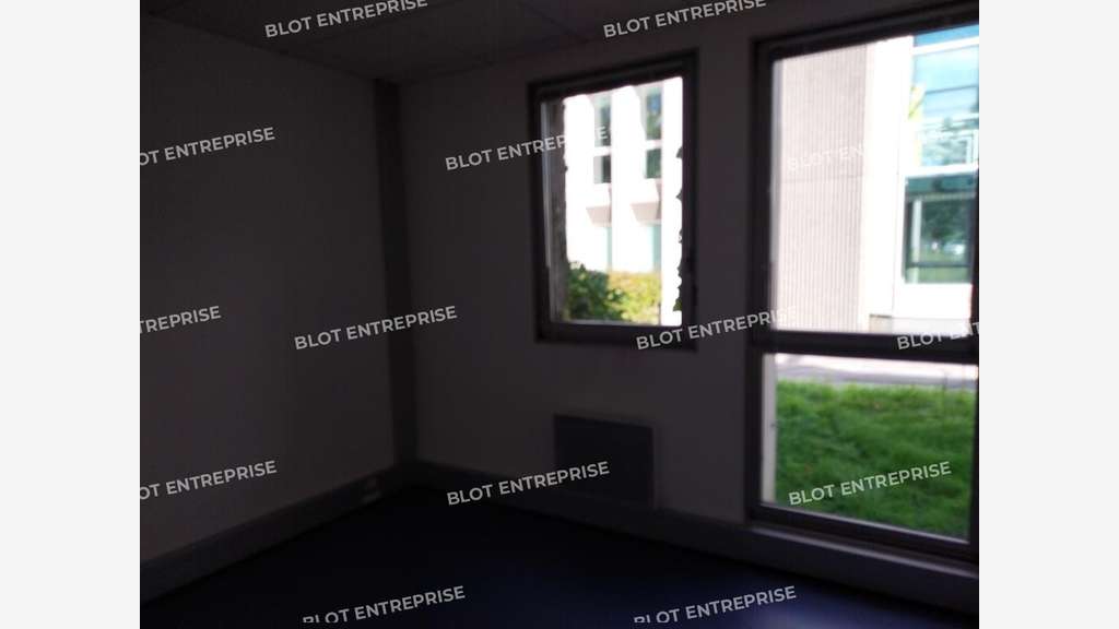 A louer bureaux 409m² belle visibilité à Quimper