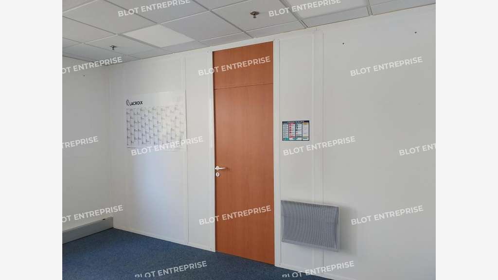 A louer bureaux 409m² belle visibilité à Quimper