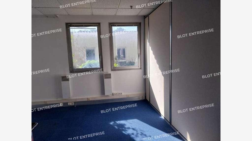 A louer bureaux 309m² ERP PMR à Quimper