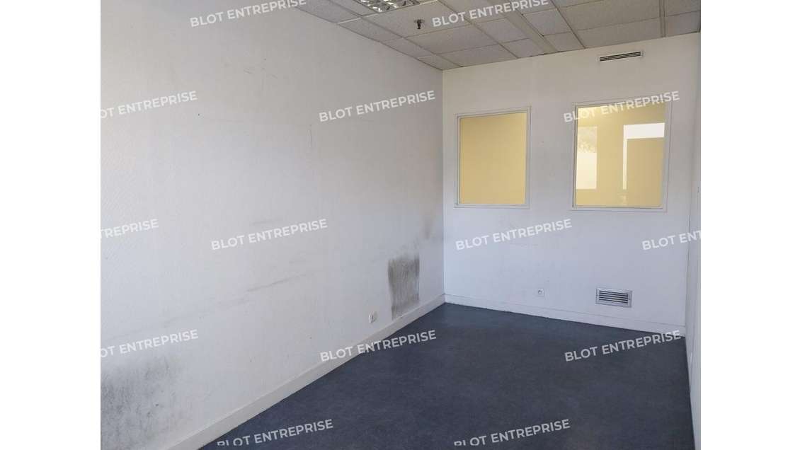 A louer bureaux 309m² ERP PMR à Quimper