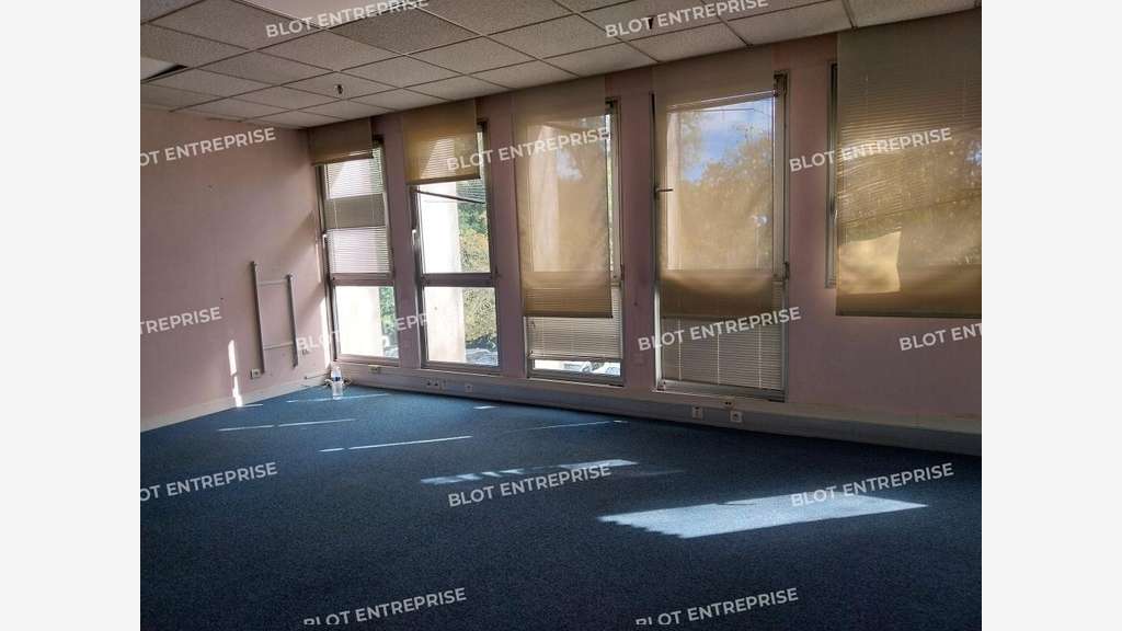 A louer bureaux 461m² accès PMR à Quimper D34