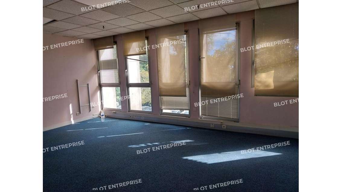 A louer bureaux 461m² accès PMR à Quimper D34
