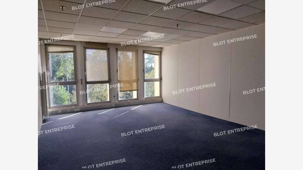 A louer bureaux 461m² accès PMR à Quimper D34
