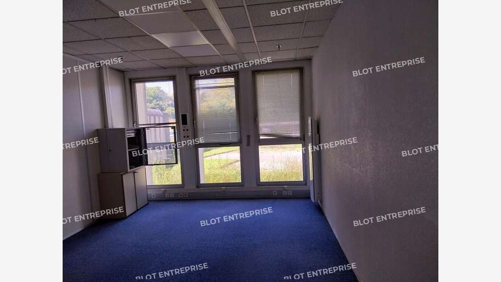 A louer bureaux 461m² accès PMR à Quimper D34